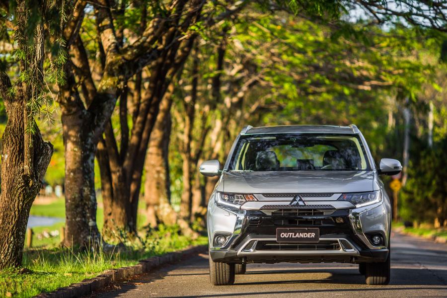  Mitsubishi Outlander HPE-S 2018 года  (LA) (фото 9 из 40)
